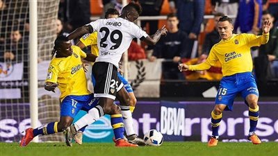 إشبيلية يتعادل سلبيا مع لاس بالماس في الشوط الأول