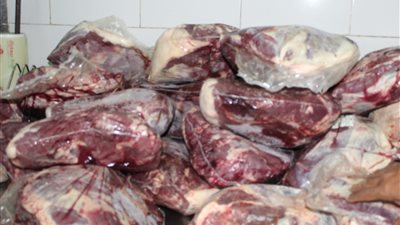 ضبط 4 أطنان لحوم ودواجن غير صالحة للاستهلاك الآدمي بالإسكندرية (صور)