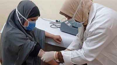 صحة المنيا: فحص وعلاج 1527 حالة خلال قافلة طبية