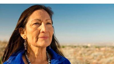 من السكان الأصليين لأمريكا.. تعرف على ديب هالاند وزيرة الداخلية في إدارة بايدن