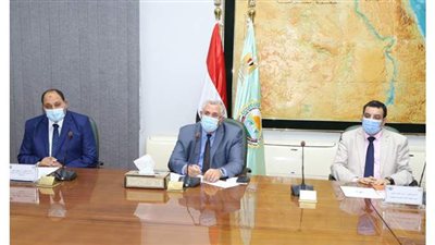 وزير الزراعة يؤكد على دعم الدولة للمستثمرين وتهيئة مناخ الاستثمار