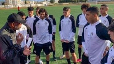 منتخب تونس يرفض نزول الملعب لحين التأكد من عينة حمزة علاء.. ومشاورات مع الكاف