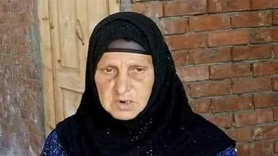 اسقف عام المنيا يلتقي بسيدة الكرم عقب حكم براءة المتهمين