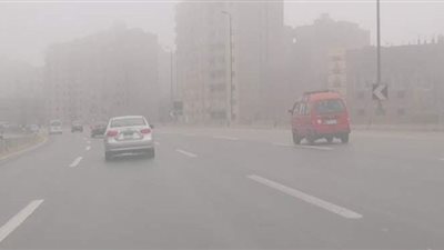 المرور يغلق طريق السويس الصحراوي بسبب الشبورة المائية