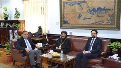 رئيس جامعة الإسكندرية يستقبل الأسقف العام لكنائس قطاع المنتزه