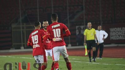 محمد شريف يتقدم بالهدف الأول للأهلي في مرمى غزل المحلة