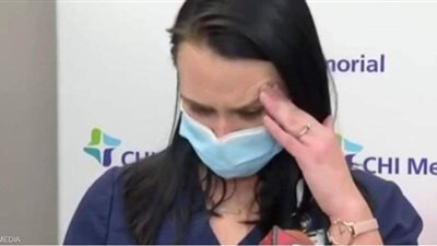 شاهد ما حدث لممرضة أمريكية بعد تلقيها لقاح كورونا بـ17 دقيقة | فيديو