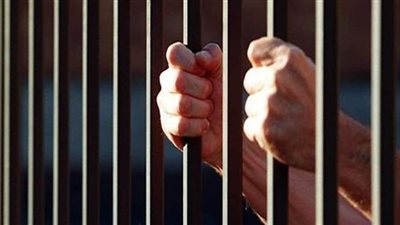 تجديد حبس مسجل خطر استولى على أموال مواطن بالغربية