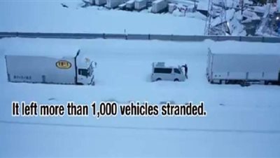 مقتل اثنين وألف سيارة عالقة في الثلوج الكثيفة باليابان| فيديو