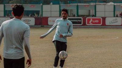 طاهر محمد طاهر يشارك في مران الأهلي وفحص طبي لعمرو السولية