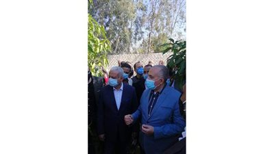 وزير الري يتفقد تجربة زراعة الأراضى الملحية باستخدام مياه الصرف الزراعى
