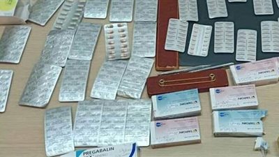 ضبط راكب حاول تهريب 400 قرص مخدر بمطار القاهرة