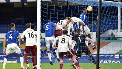 أرسنال يخسر من إيفرتون 1/2 بمشاركة النني في الدوري الإنجليزي