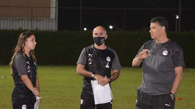 مدرب منتخب الكرة النسائية يشارك فى تصويت فيفا على جوائز الأفضل