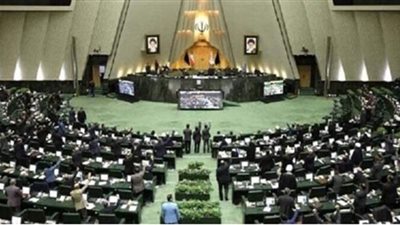 رفض برلماني لمقترح حظر ترشح كبار الضباط للرئاسة في إيران