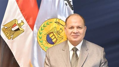 محافظ أسيوط: وقف بطاقات التموين المجمعة لدى الخبازين والبدالين