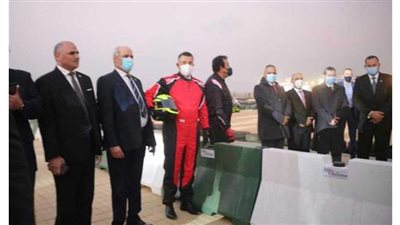 رئيس جامعة الأقصر يشارك في مسابقة رالي السيارات الكهربائية محلية الصنع