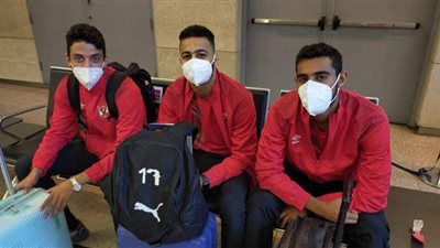 لاعبو الأهلي يتوافدون على مطار القاهرة