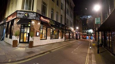 هل يعود العالم للإغلاق من جديد بسبب سلالة كورونا الجديدة؟