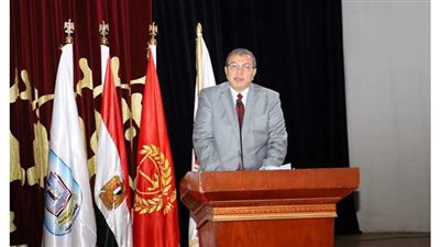 وزير القوى العاملة يلتقي طلاب جامعة بورسعيد لمناقشة مشكلاتهم