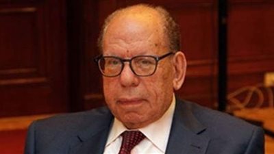 صلاح فضل: هناك قانون يلزم أصحاب المحال العامة بكتابة اللافتات بالفصحى