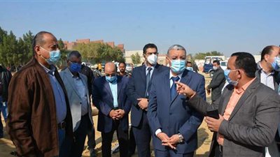 رصف طرق وتدعيم وإحلال شبكة المياه وتأهيل وتبطين الترع بالمنيا