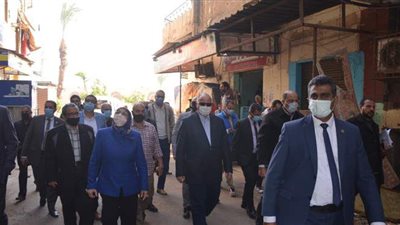 محافظ القاهرة: لجنة هندسية لمعاينة عقار حسن الأنور المائل | صور