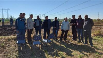 بالقوة الجبرية.. تنفيذ قرار وقف إنشاء برج كهربائي في إسنا بالأقصرl صور