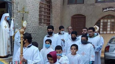 مطران إيبارشية طيبة يترأس القداس الإلهي ويحتفل ببدء راهبات الكلمة المتجسد | صور