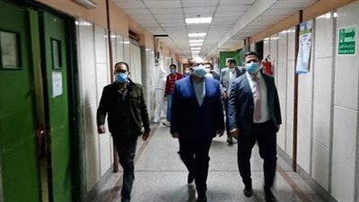 نائب محافظ الجيزة يتفقد غرف العزل بحميات إمبابة ومستشفى الوراق | صور