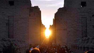 مطبوعات باللغة الإنجليزية للتعريف بظاهرة تعامد الشمس على معبد الكرنك