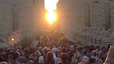 بدء عروض الصوت والضوء عن تاريخ تعامد الشمس على قدس الأقداس بالكرنك| فيديو
