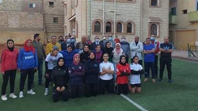 رئيس مدينة المنيا يقدم الدعم لفريق الكرة النسائية بعد الصعود للدوري الممتاز