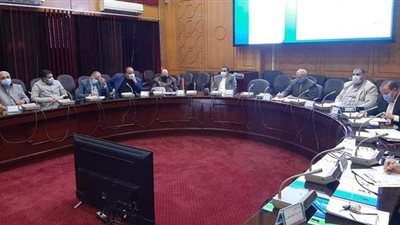 محافظ الإسماعيلية يوجه بسرعة حل شكاوى المواطنين