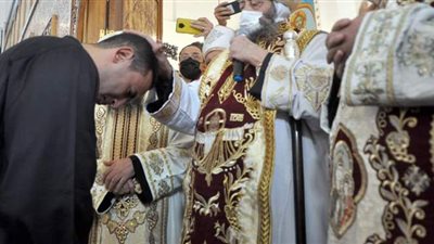 أسقف أبنوب يرسم ثلاثة كهنة جدد للخدمة بالإيبارشية