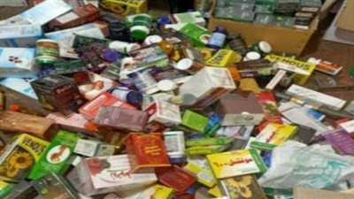 ضبط صاحب مصنع بحوزته كمية كبيرة من المواد الغذائية مجهولة المصدر بالقطامية