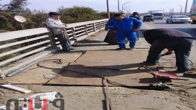 غلق فتحات كوبرى المعاهدة بكفرالزيات لحين الانتهاء من صيانته | صور