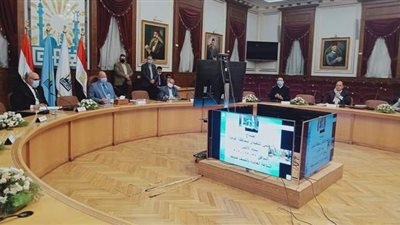 محافظ القاهرة يشدد على مراجعة قرارات العقارات الآيلة للسقوط