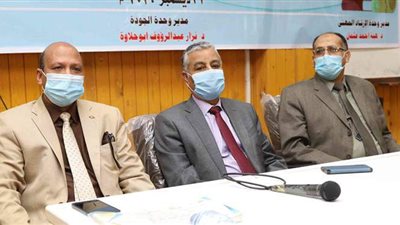 رئيس جامعة جنوب الوادى يشهد ورشة 