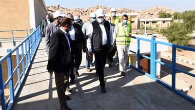 وزير الإسكان يتفقد معمل مياه الشرب ومنظومة تدريب العاملين بمحطة جبل شيشة بأسوان