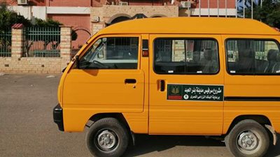 محافظ شمال سيناء يسلم 18 سيارة فان بديلا للتوكتوك ببئر العبد