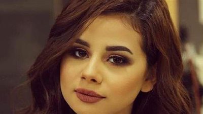 آخرها الظهور بجسم نحيف.. منة عرفة وإطلالات مثيرة للجدل