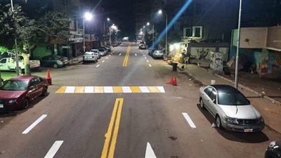 الانتهاء من فرد الطبقة الأسفلتية السطحية بحي العمرانية | صور