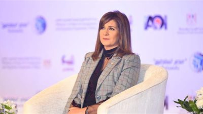 وزيرة الهجرة: دراسة توصيات علماء مصر بالخارج لتوطين صناعة السيارات