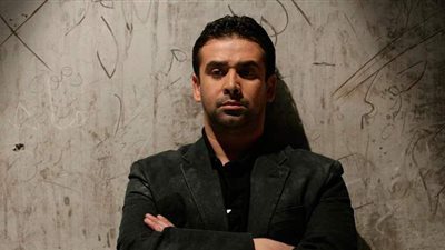 عائلة كريم عبد العزيز تعلن دفن عمه بإنجلترا وعدم إقامة عزاء