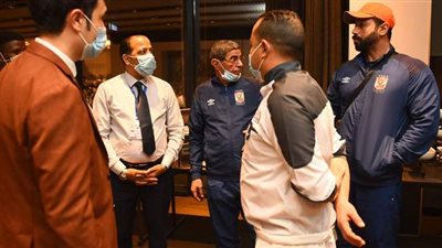 أخصائي التغذية يطمئن على إعداد وجبات الأهلي في النيجر