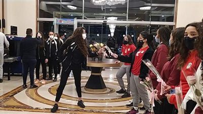 بعثة منتخب لبنان للكرة النسائية تصل القاهرة لمواجهة نظيره المصري وديًا | صور