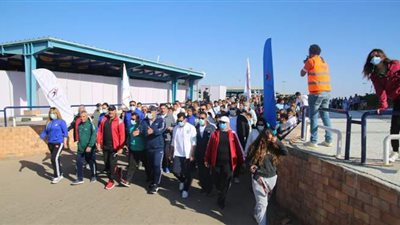 أشرف صبحي يقود مسيرة للمشي بشرم الشيخ تحت شعار 