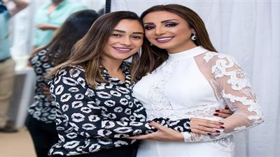 بعد دخول مديرة أعمالها للمستشفى.. حقيقة إصابة «أنغام» بكورونا | صور