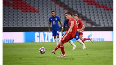 ليفاندوفسكي يتحدث عن المنافسة مع رونالدو وميسي